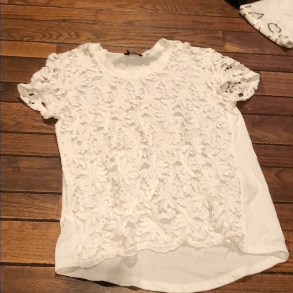 White flower tee